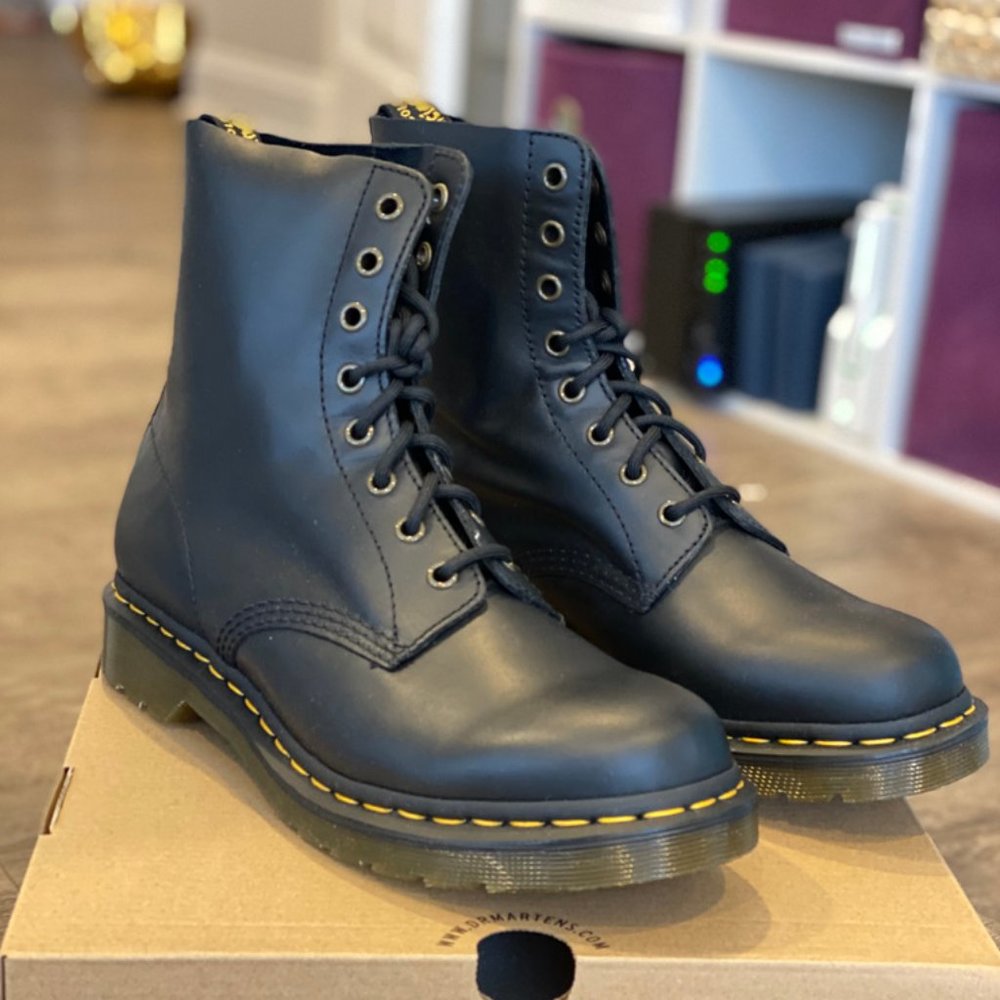 Brand New Never Worn Size 10 Dr. Marten's (Black)